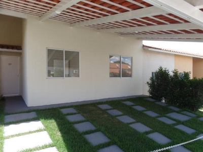 Casa com 2 quartos à venda, 68.0m²