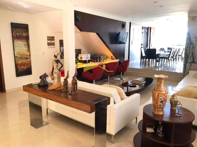 Casa com 4 quartos à venda no bairro Estoril, 613m²