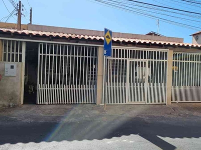 Casa com 6 quartos à venda no bairro Guará II, 280m²