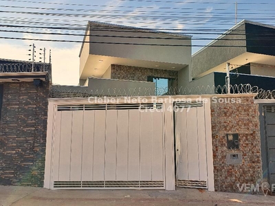 Casa Térrea com 3 Quartos à Venda por R$ 650.000