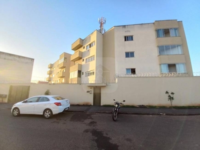 Apartamento com 2 Quartos e 1 banheiro para Alugar, 67 m² por R$ 1.100/Mês