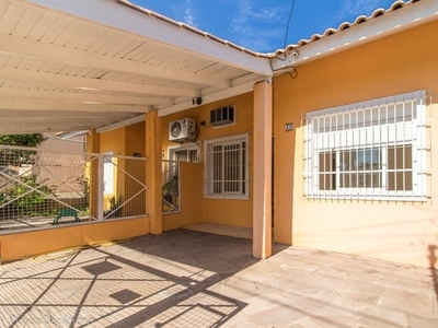 Casa de Condomínio com 2 Quartos e 1 banheiro para Alugar, 85 m² por R$ 1.370/Mês