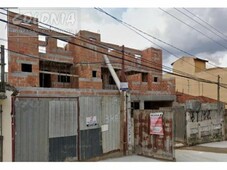 Apartamento à venda por R$ 300.000