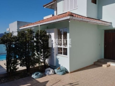 Casa de 4 dormitórios na trindade, com piscina e vista para o mar