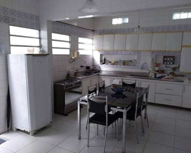 Casa de 4 quartos com área construída de 500,00 m² e 4 garagens na Canela Salvador Bahia