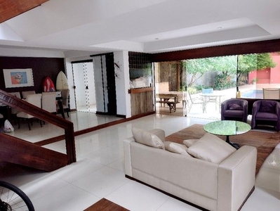 Casa em condomínio de 4 quartos com área construída de 345,00 m² e 2 garagens em Piatã Sal