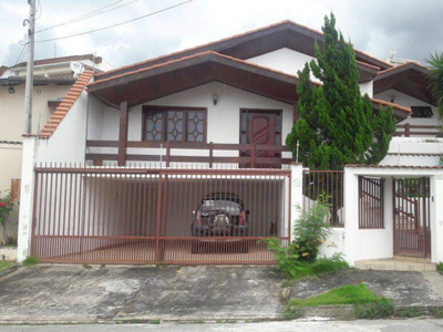 Aluga-se ou vende-se linda casa no Portal das Colinas em Guaratinguetá