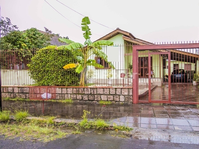 Casa 3 dorms à venda Rua Padre Bruno Francisco Durayski, Jardim Itu Sabará - Porto Alegre