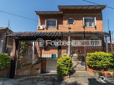 Casa 4 dorms à venda Rua General Gomes Carneiro, Medianeira - Porto Alegre