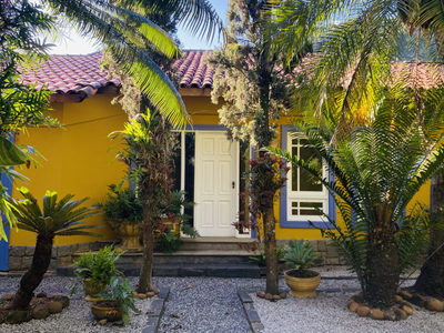 Casa encantadora em meio à natureza