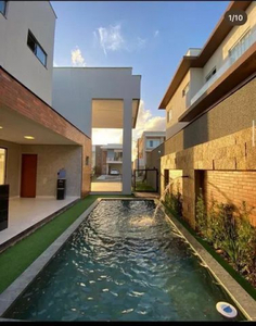 Duplex com piscina em condomínio fechado