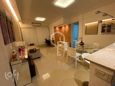 Apartamento à venda em Copacabana com 70 m², 2 quartos, 1 suíte, 1 vaga