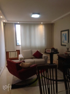 Apartamento à venda em Copacabana com 65 m², 2 quartos, 1 suíte, 1 vaga