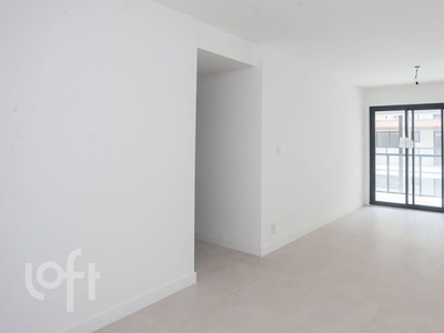 Apartamento à venda em Laranjeiras com 109 m², 3 quartos, 1 suíte, 2 vagas