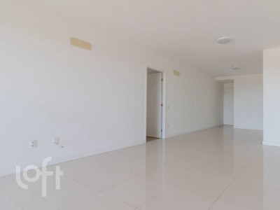 Apartamento à venda em Barra da Tijuca com 160 m², 4 quartos, 4 suítes, 2 vagas