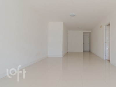 Apartamento à venda em Barra da Tijuca com 160 m², 4 quartos, 4 suítes, 2 vagas