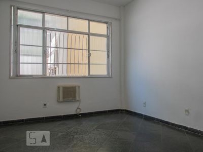 APARTAMENTO no 1º andar com 2 dormitórios