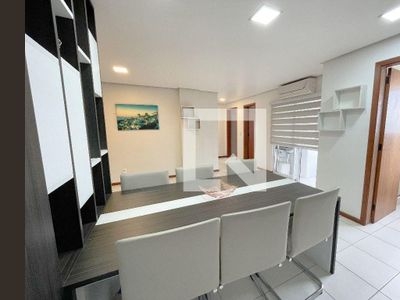 APARTAMENTO no 13º andar com 2 dormitórios e 2 garagens