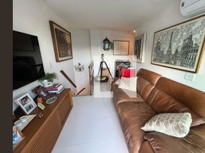 APARTAMENTO no 5º andar com 3 dormitórios e 2 garagens