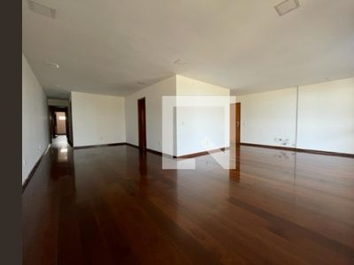 APARTAMENTO no 2º andar com 3 dormitórios e 3 garagens