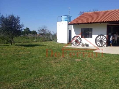 3 dormitórios, 1 suítes, 2 banheiro, 2 vagas na garagem, 2M² de Área Construída