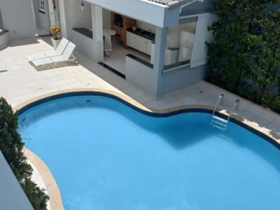 Casa à venda no condomínio residencial 5 em alphaville, 540m², 5 suítes, área gourmet, piscina e 6 vagas