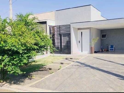 Casa com Piscina em Condomínio!