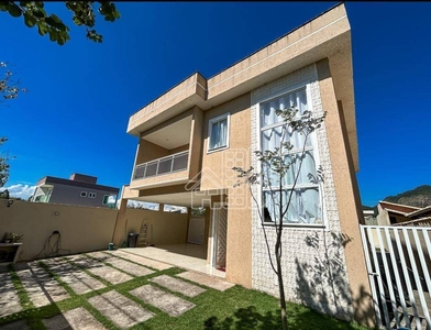 Casa em Centro, Maricá/RJ de 210m² 4 quartos à venda por R$ 649.000,00