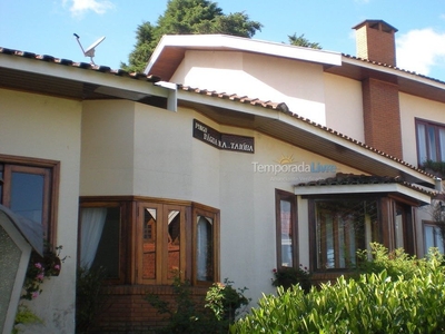 Linda casa em Campos com gazebo a 3 quadras do Capivari