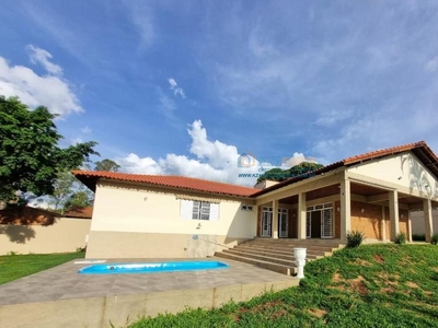 Casa Térrea com 5 Quartos à Venda por R$ 1.950.000