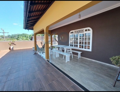 Casa no Bairro Itoupava Central em Blumenau com 3 Dormitórios (1 suíte) e 192.4 m²