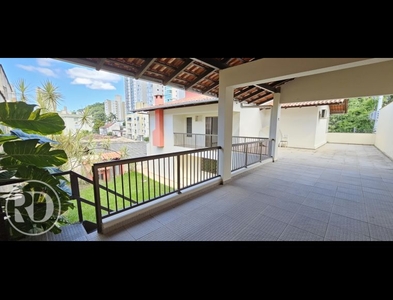 Casa no Bairro Itoupava Seca em Blumenau com 6 Dormitórios (1 suíte) e 340 m²