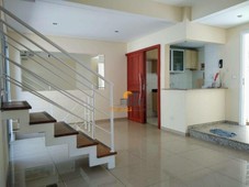 Casa de Condomínio à venda por R$ 900.000