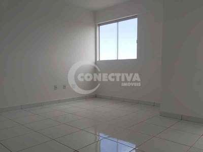 Apartamento com 2 quartos para alugar no bairro Setor Araguaia, 62m²