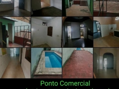 Casa Comercial à venda com piscina