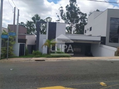 Casa térrea em condomínio fechado com 3 suítes para locação no Residencial Central Parque!