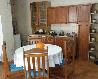 ![CDATA[Casa para Venda - 80m², 2 dormitórios, 1 vaga - Glória]]