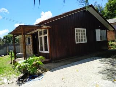 Aconchegante casa mista com fogao de lenha na zona rural de Bocaiuva do Sul