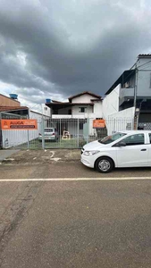 Casa com 3 quartos para alugar no bairro Jardim Industrial, 98m²