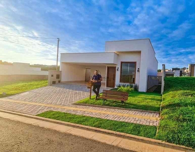 Casa em Condomínio com 3 quartos à venda no bairro Jardins Bolonha, 135m²