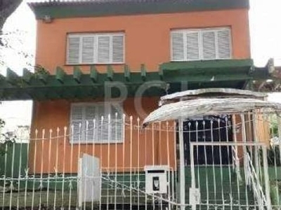 Ampla casa/comercial na vila assunção terreno medindo 497m² de área. possui várias salas, escritórios, refeitório, cozinha, despensa, lareira, 04 banheiros, copa/cozinha, peças amplas, garagem fechad