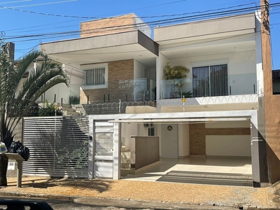 Casa em Jardim Maria Martha, Marília/SP de 360m² 3 quartos à venda por R$ 897.000,00