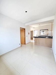 Casa com 2 Quartos e 2 banheiros à Venda, 60 m² por R$ 195.000
