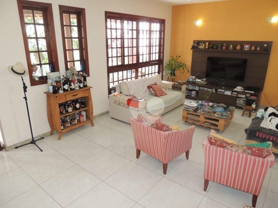 Casa de Condomínio à venda por R$ 2.098.900