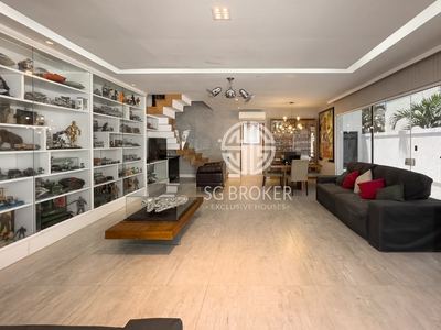 Casa em Vargem Grande, Rio de Janeiro/RJ de 324m² 5 quartos à venda por R$ 2.489.000,00
