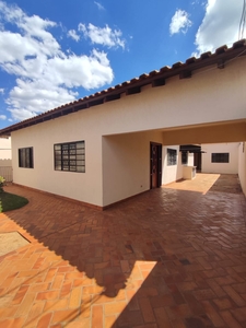 Casa em Vila Palmira, Campo Grande/MS de 196m² 9 quartos à venda por R$ 349.000,00