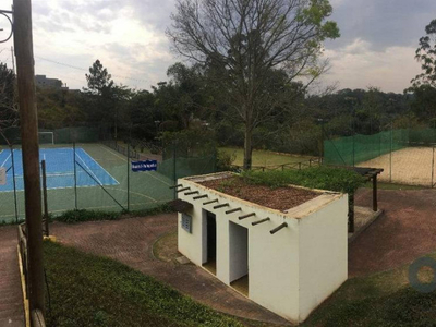 Clima de fazenda em casa térrea junto à cidade!