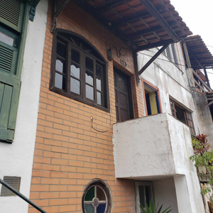 Oportunidade na entrada de Petrópolis, casa conectada a natureza