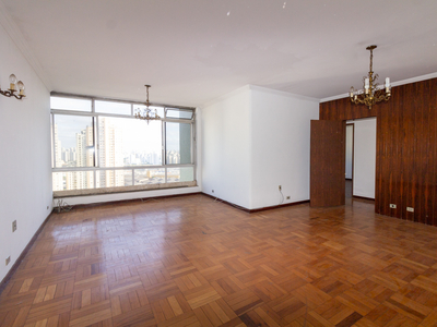 Apartamento à venda emAvenida Paes de Barros