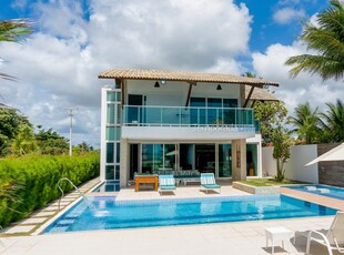 BELISSÍMA CASA A BEIRA MAR DE SERRAMBI, A 8 KM DE PORTO DE GALINHAS.